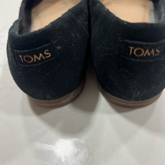 Tom’s Jutiti Black Flats - Picture 2 of 3
